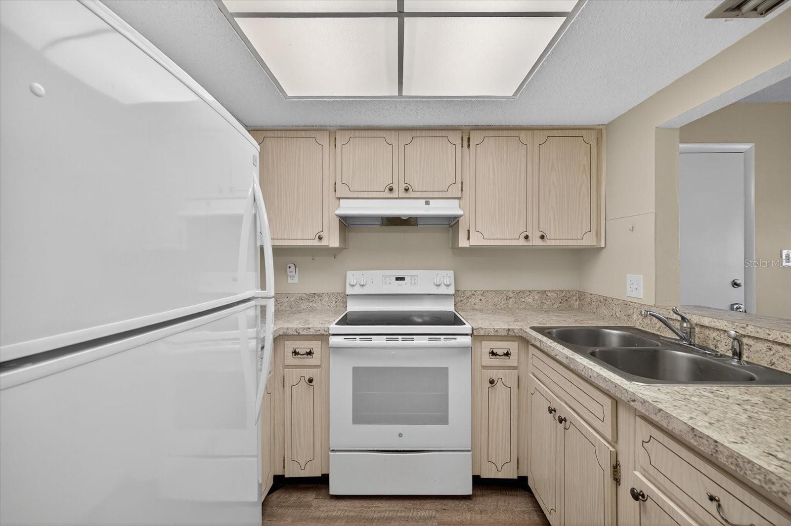 W7879522 Property Photo