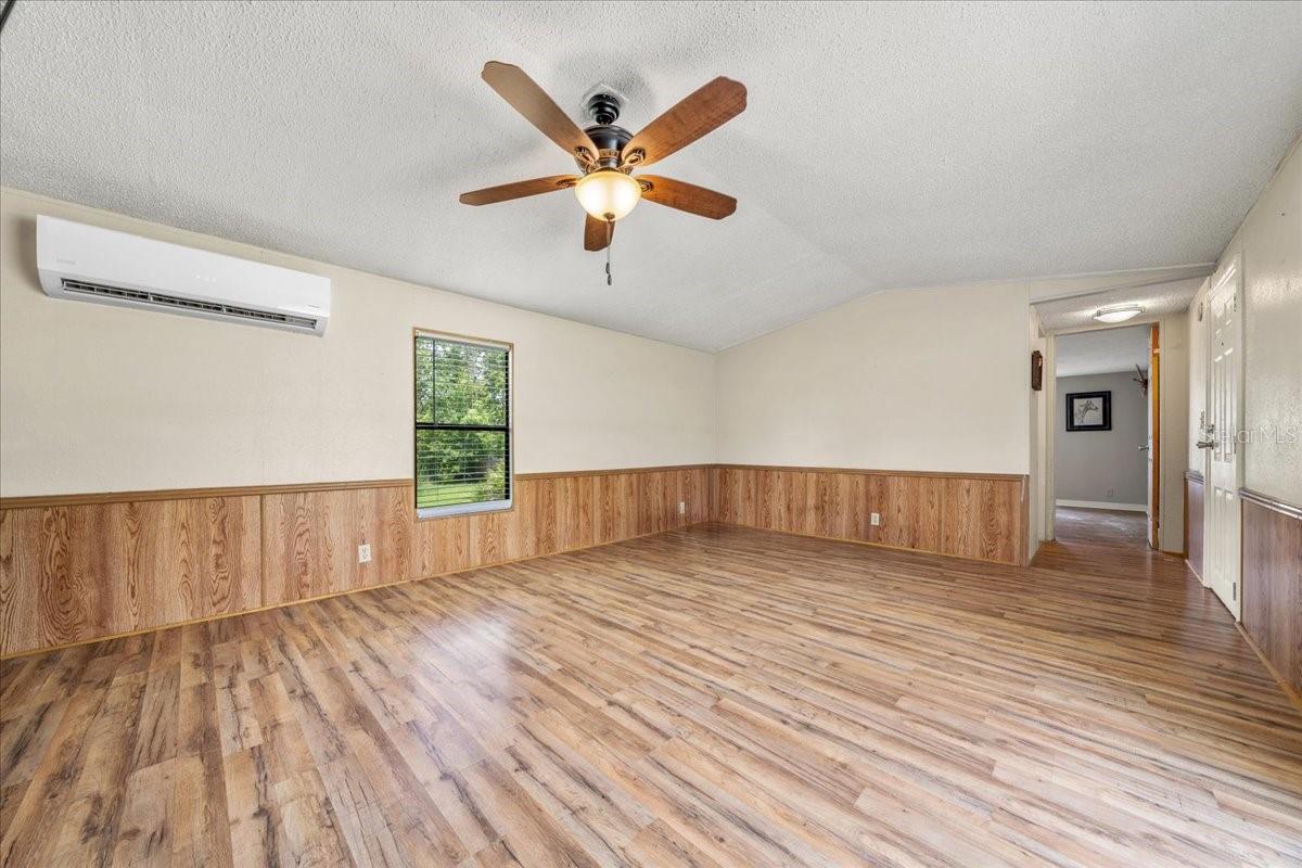 TB8434252 Property Photo