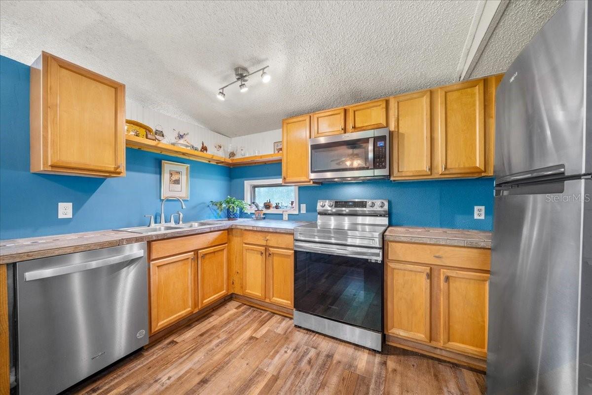 TB8434252 Property Photo