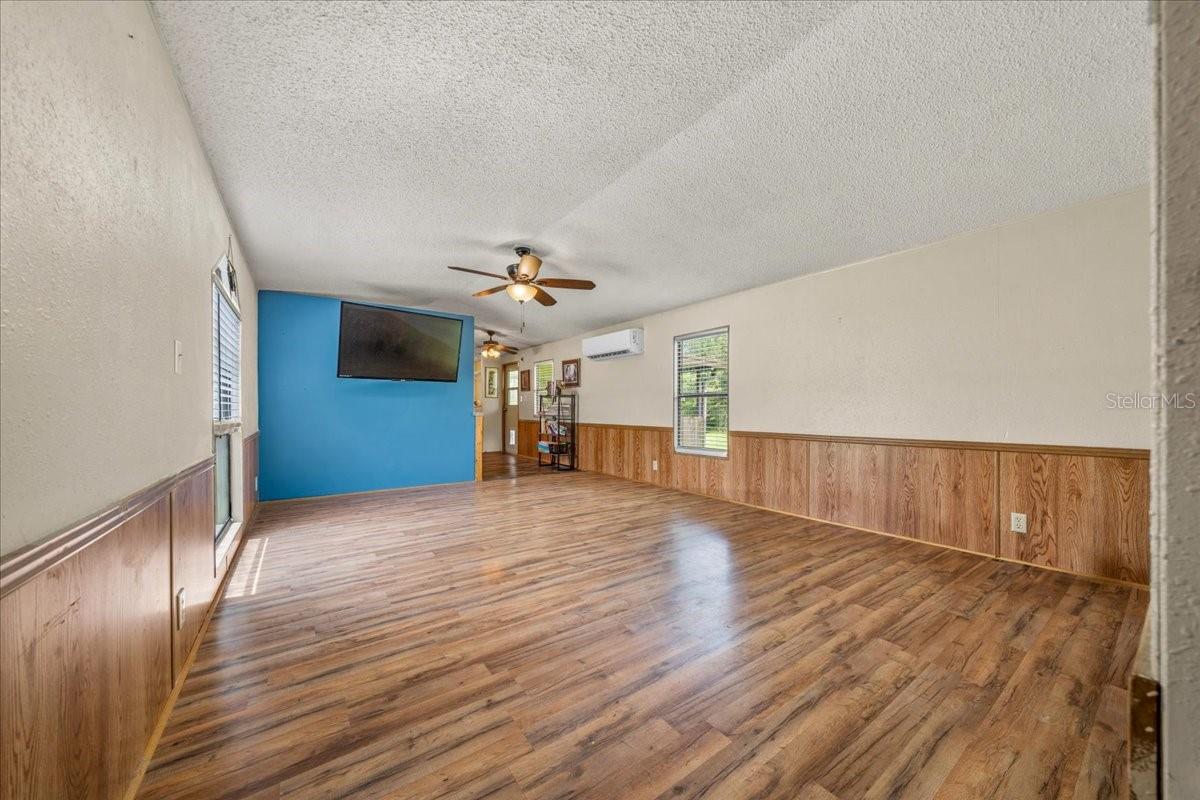 TB8434252 Property Photo