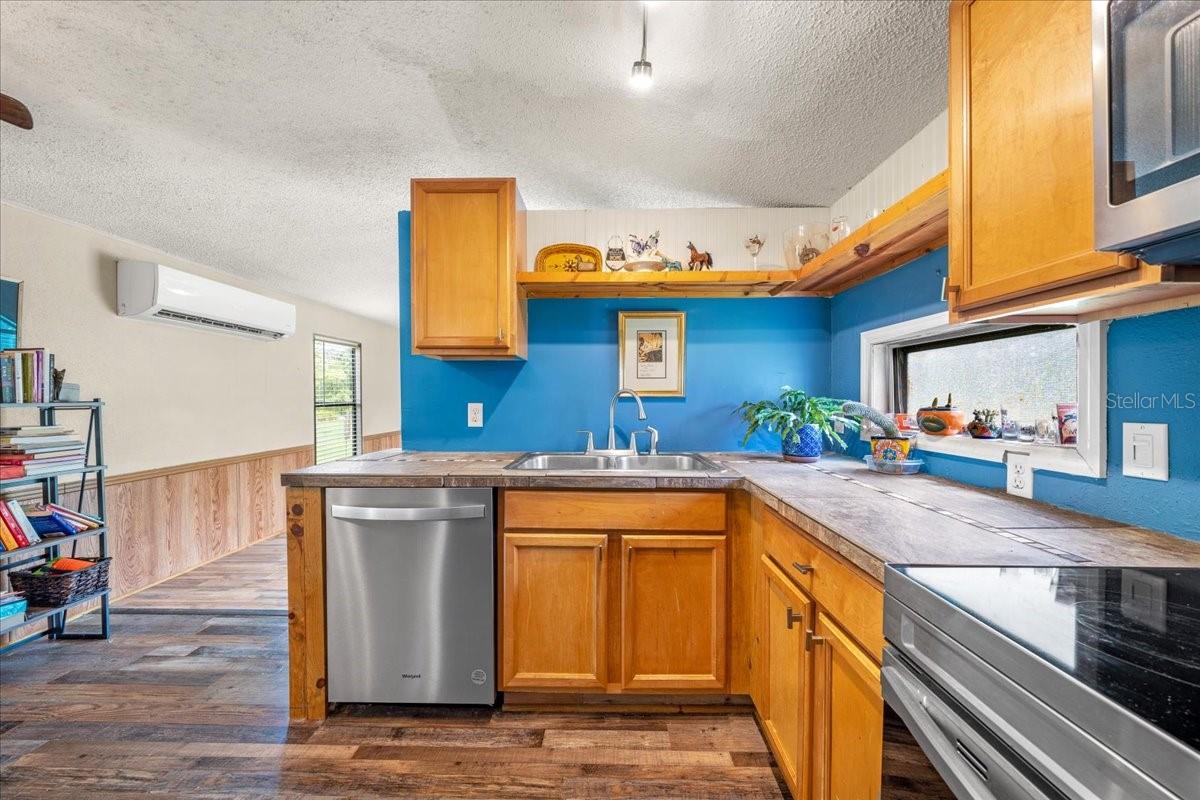 TB8434252 Property Photo