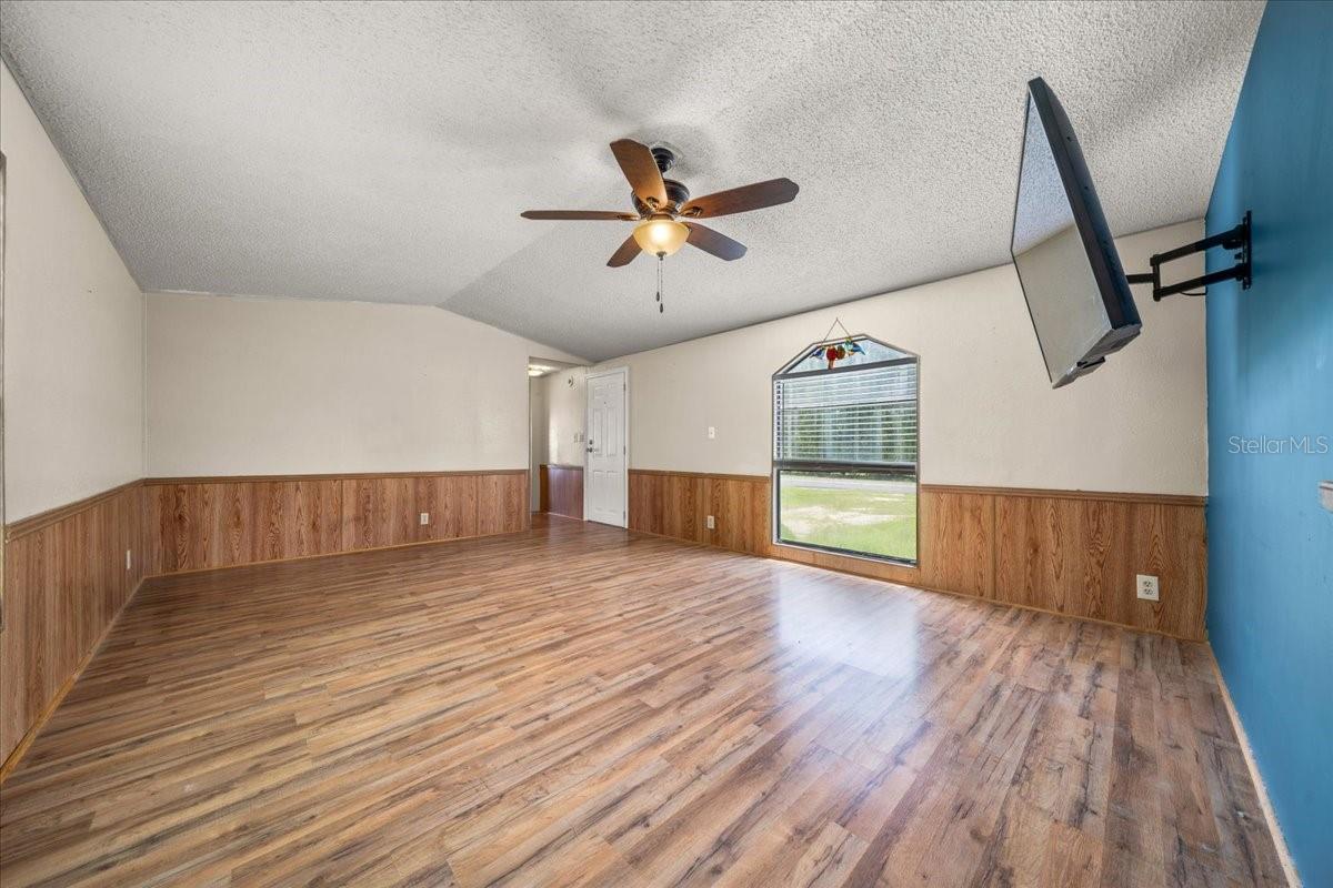 TB8434252 Property Photo