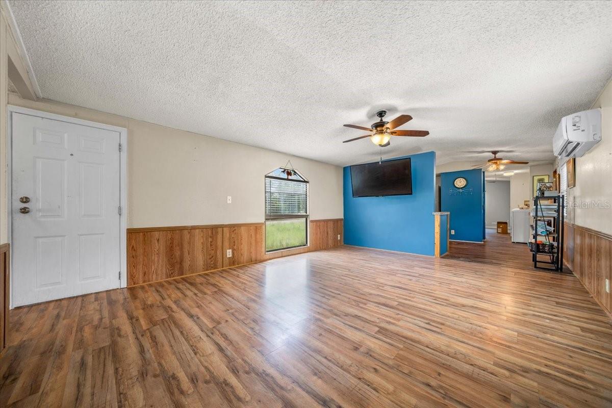 TB8434252 Property Photo