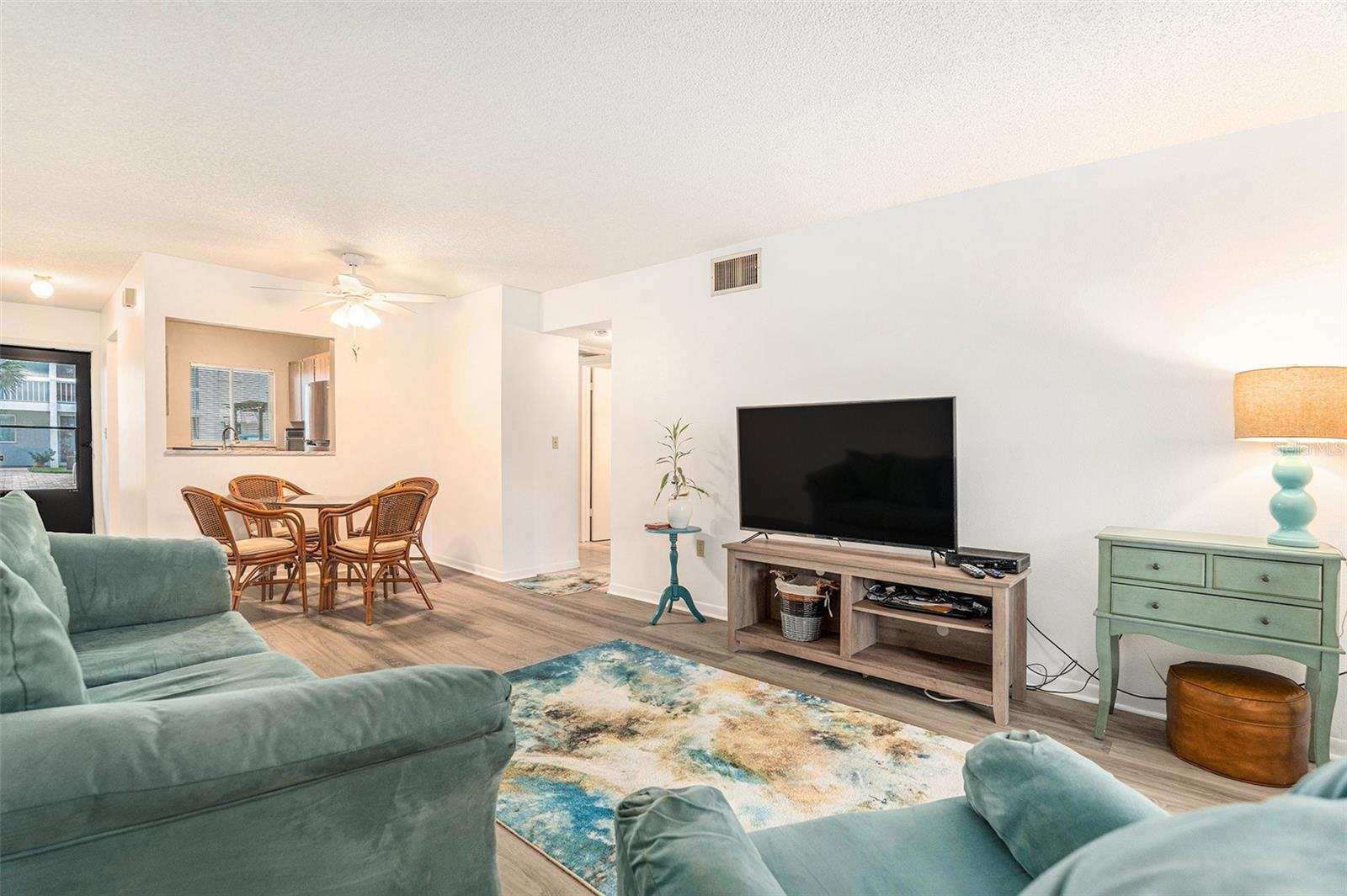 Living Room /Dining Area