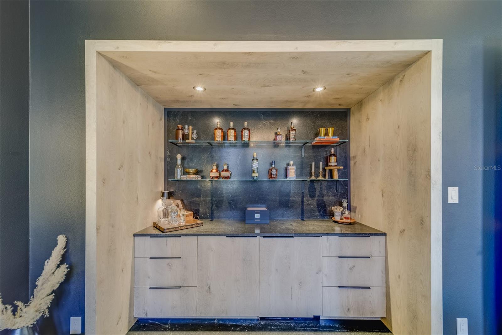 TB8434258 Property Photo