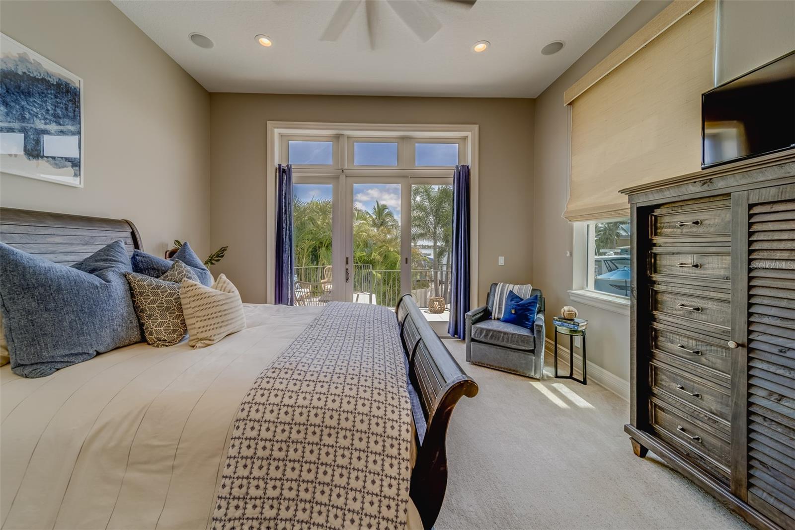 TB8434258 Property Photo