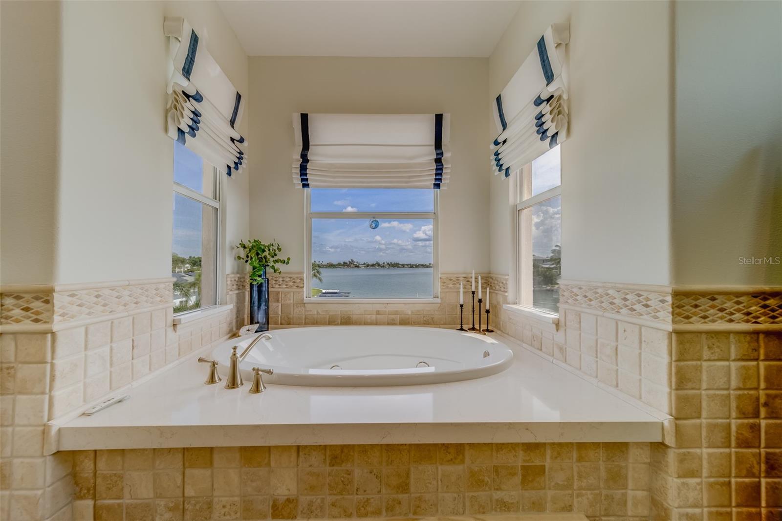 TB8434258 Property Photo