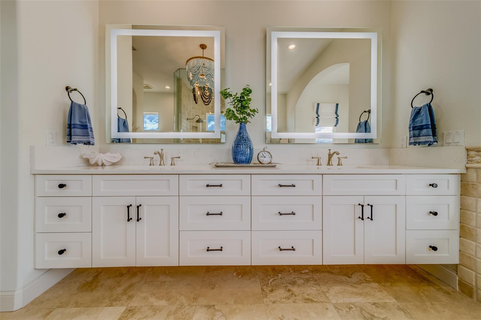 TB8434258 Property Photo