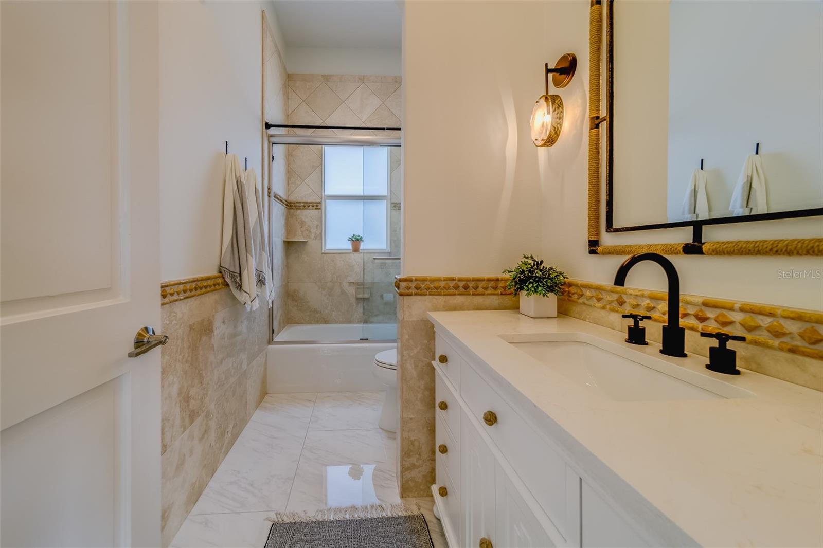 TB8434258 Property Photo