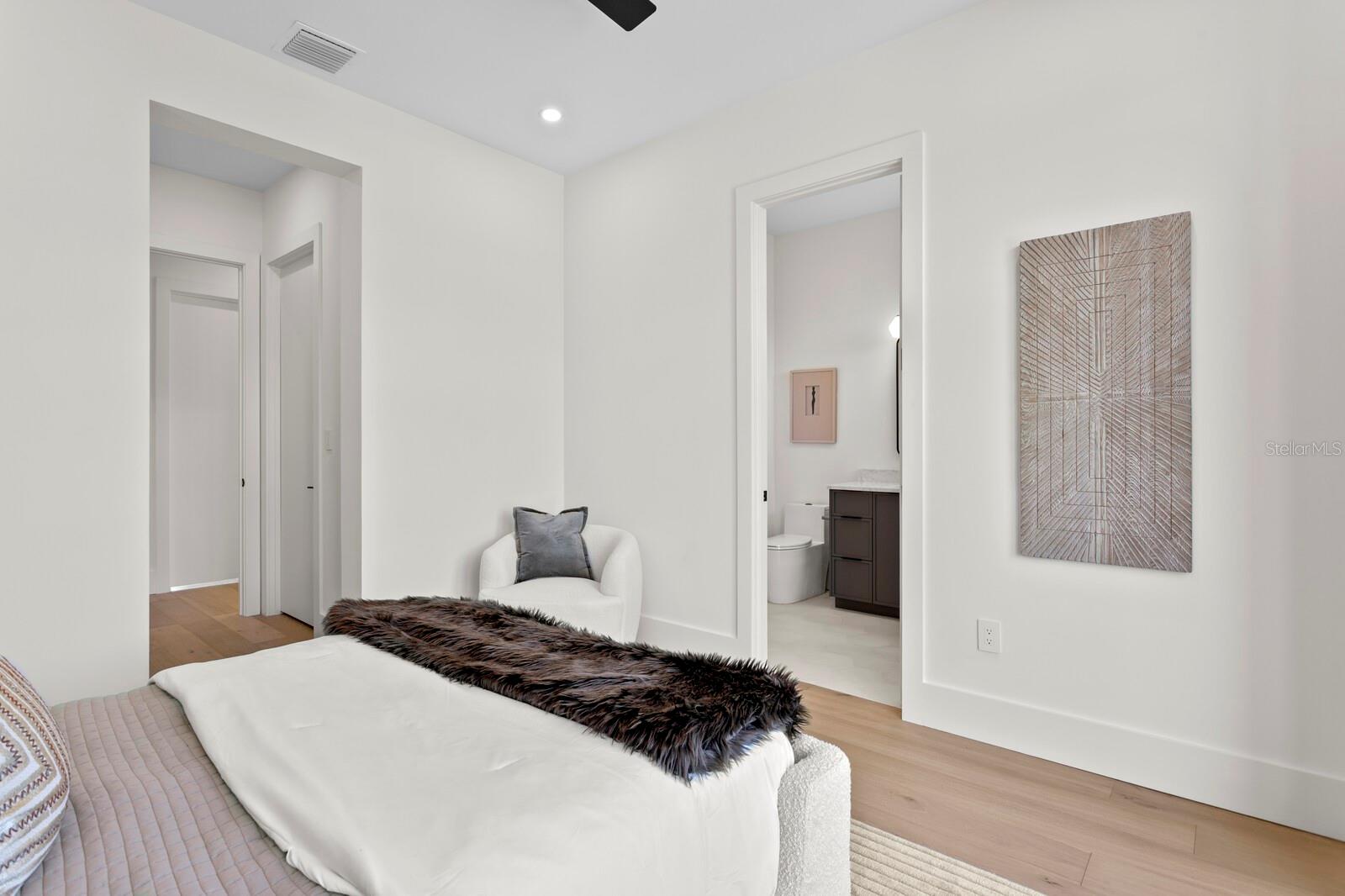 TB8434265 Property Photo