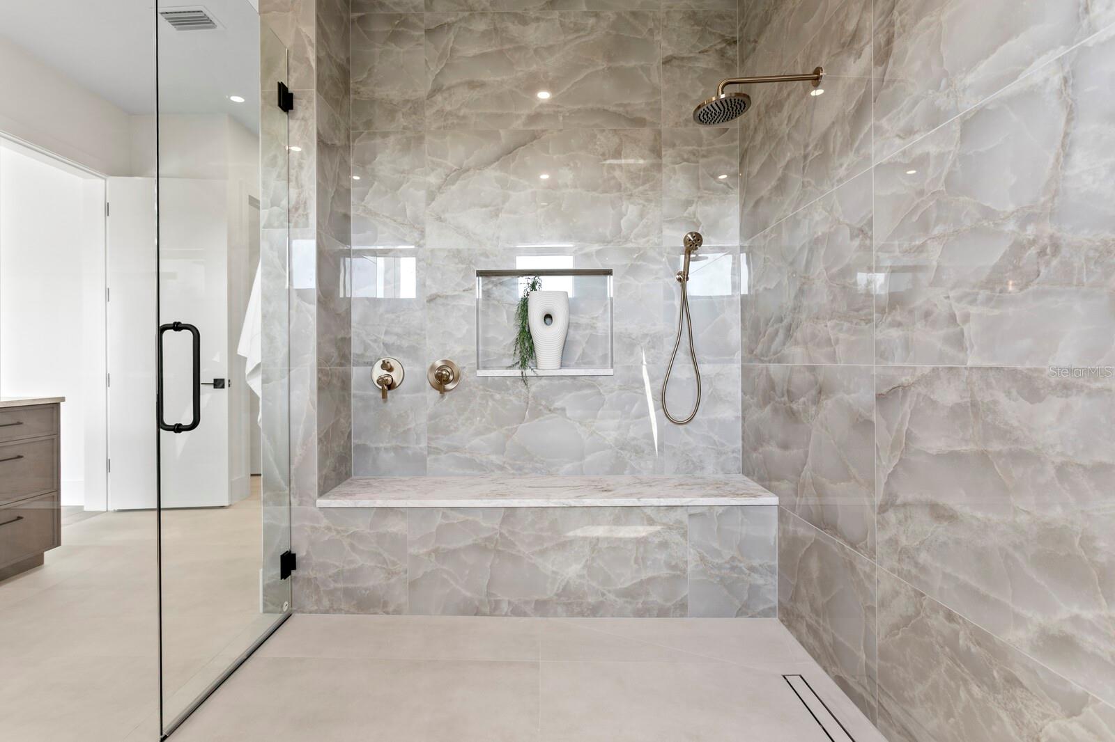 TB8434265 Property Photo