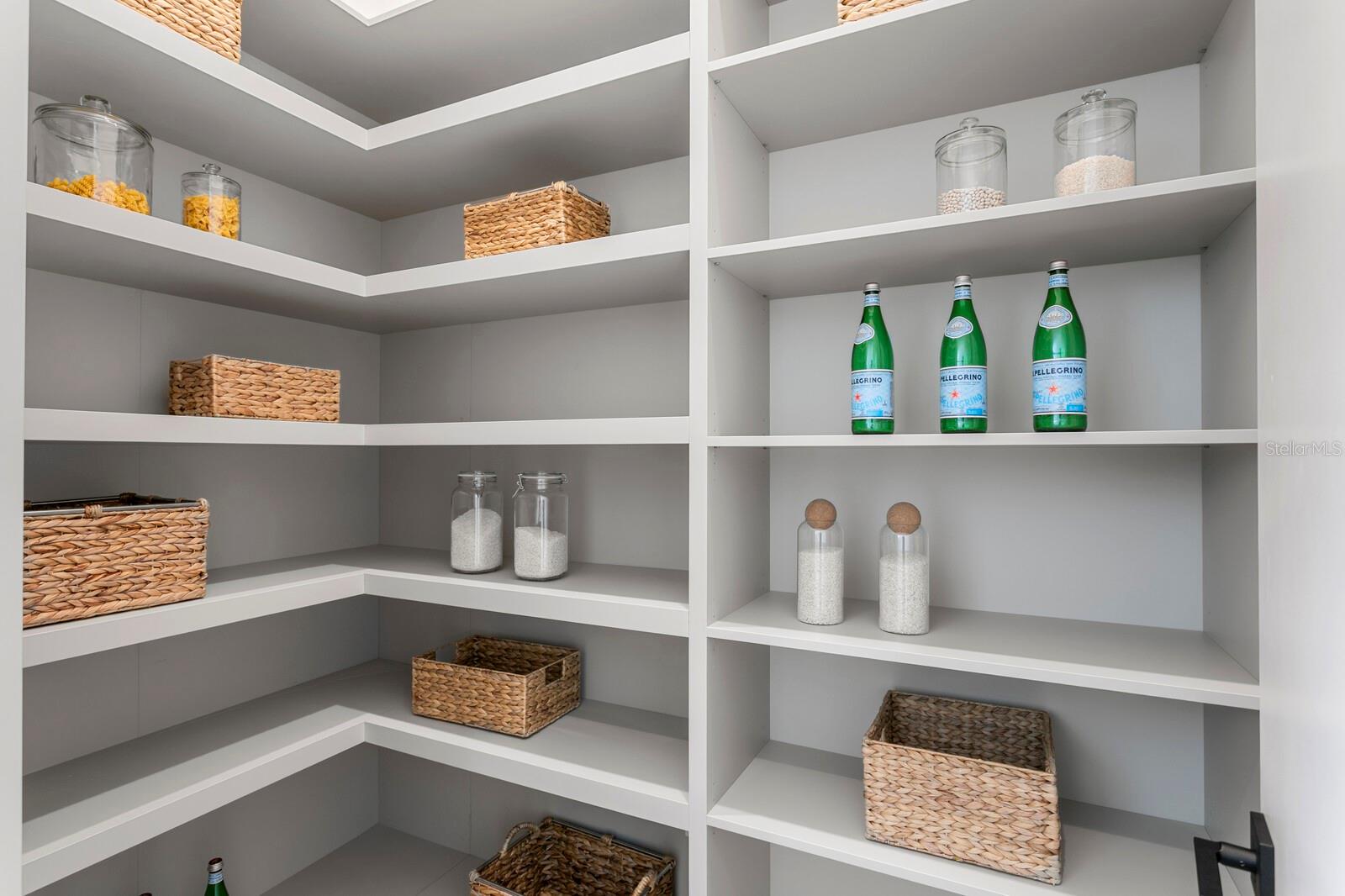 TB8434265 Property Photo