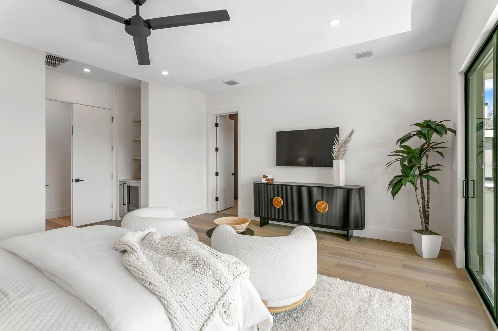 TB8434265 Property Photo