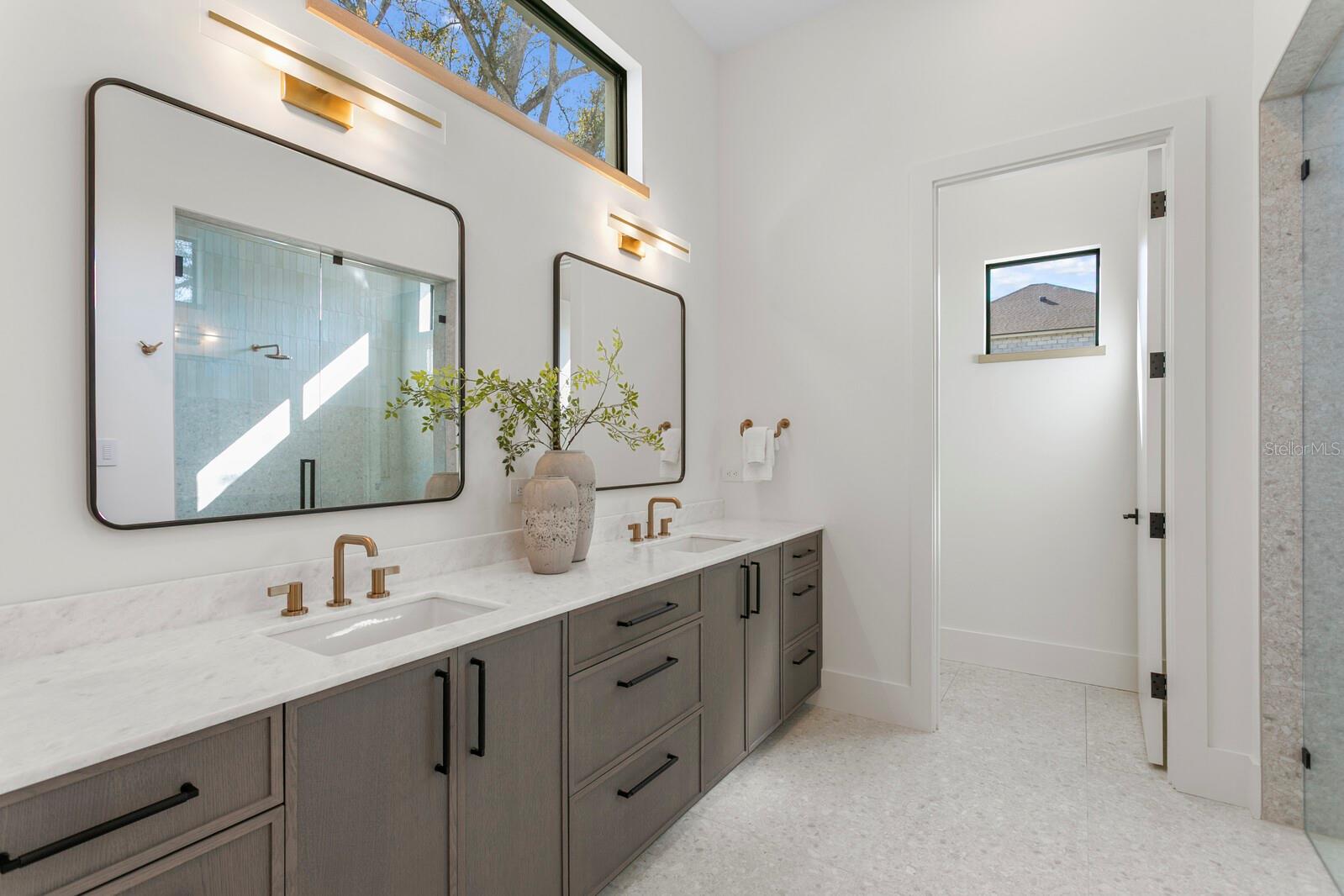 TB8434265 Property Photo