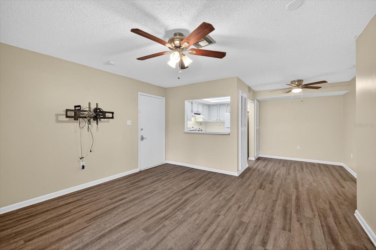 W7879556 Property Photo