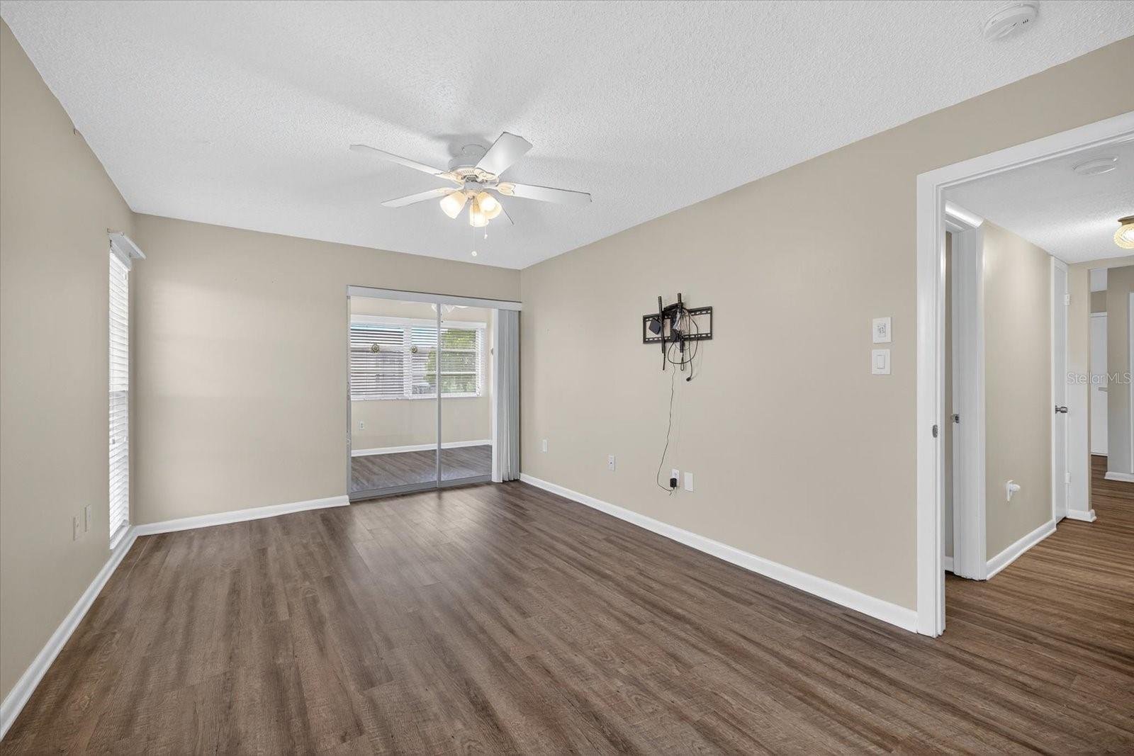 W7879556 Property Photo