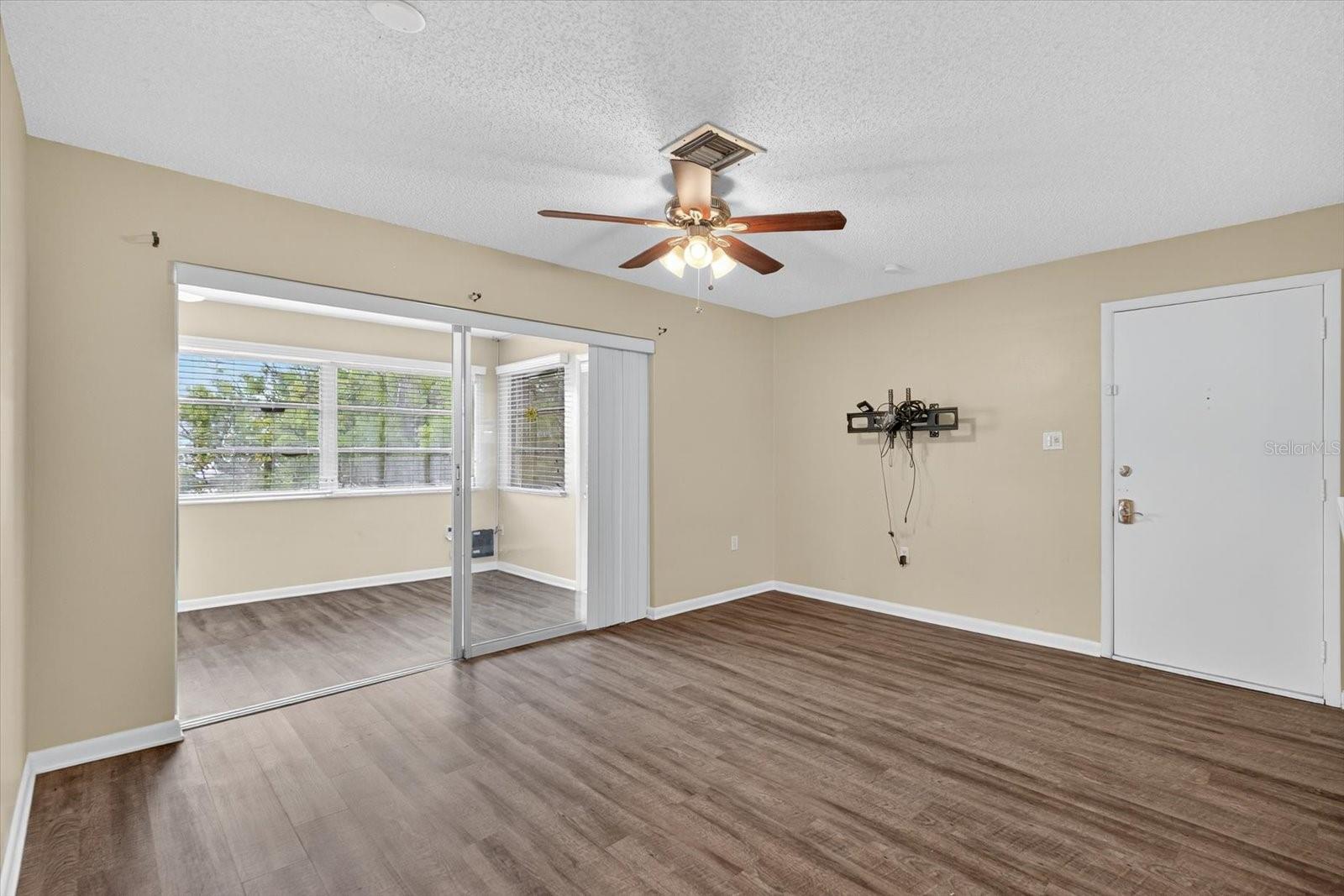 W7879556 Property Photo