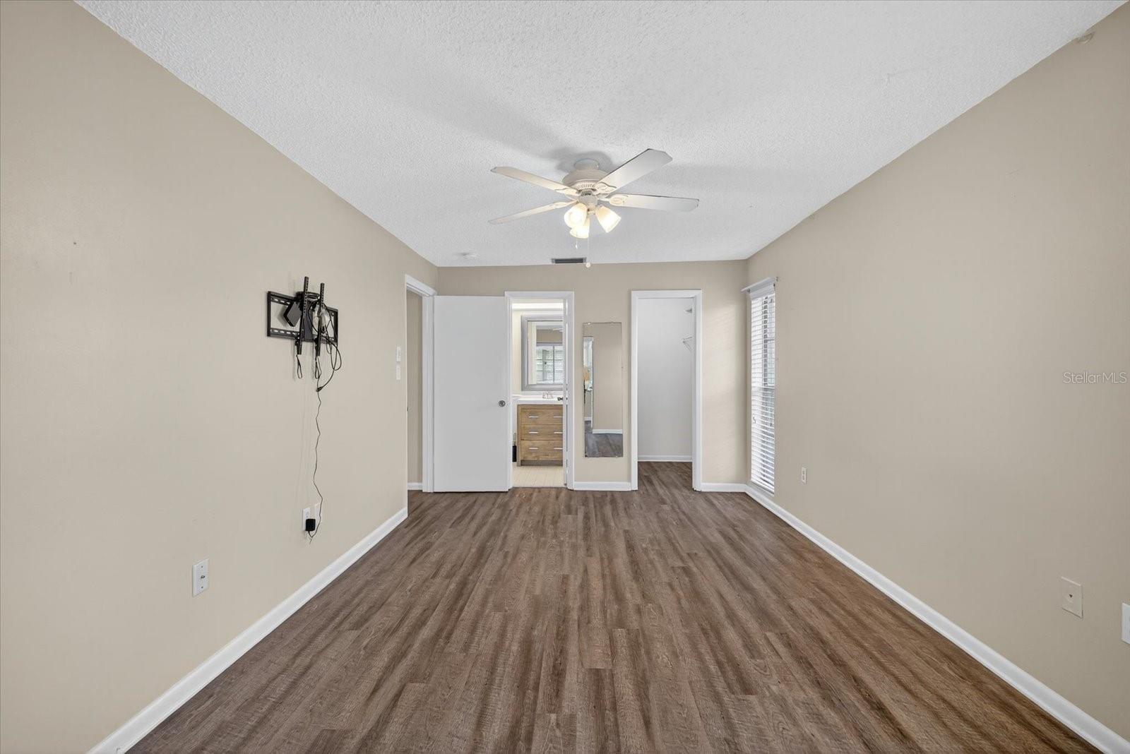 W7879556 Property Photo