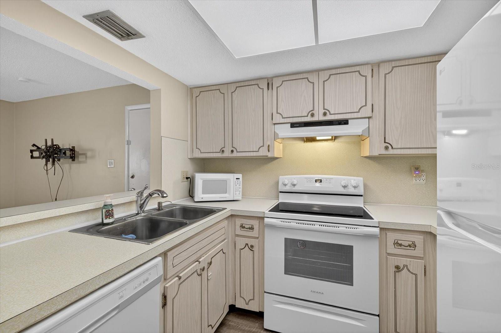 W7879556 Property Photo