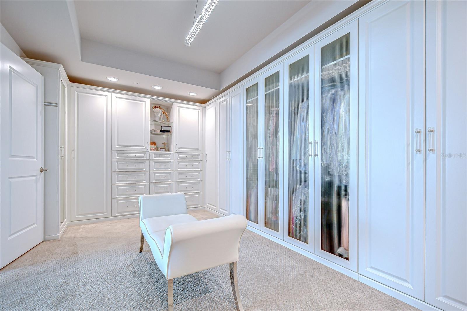 TB8434390 Property Photo