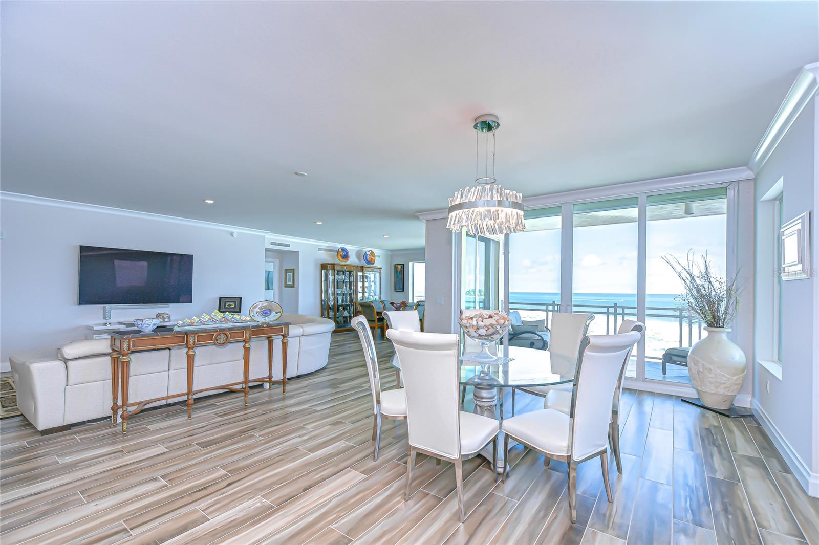 TB8434390 Property Photo