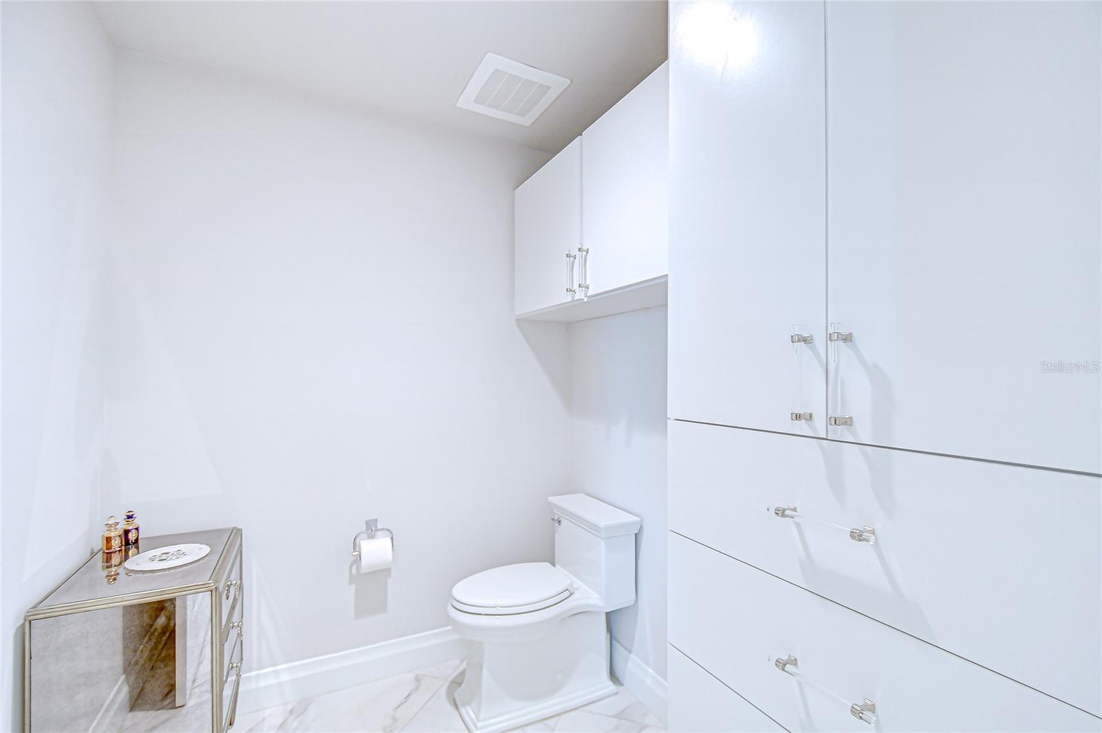 TB8434390 Property Photo