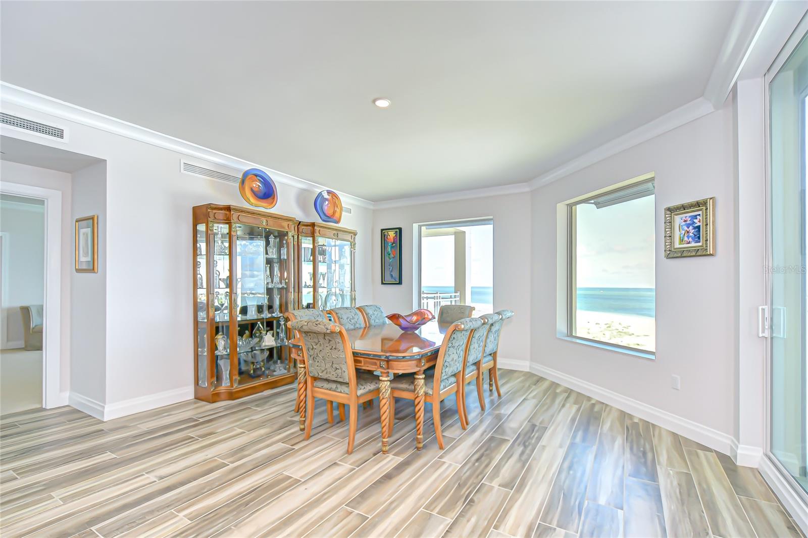 TB8434390 Property Photo