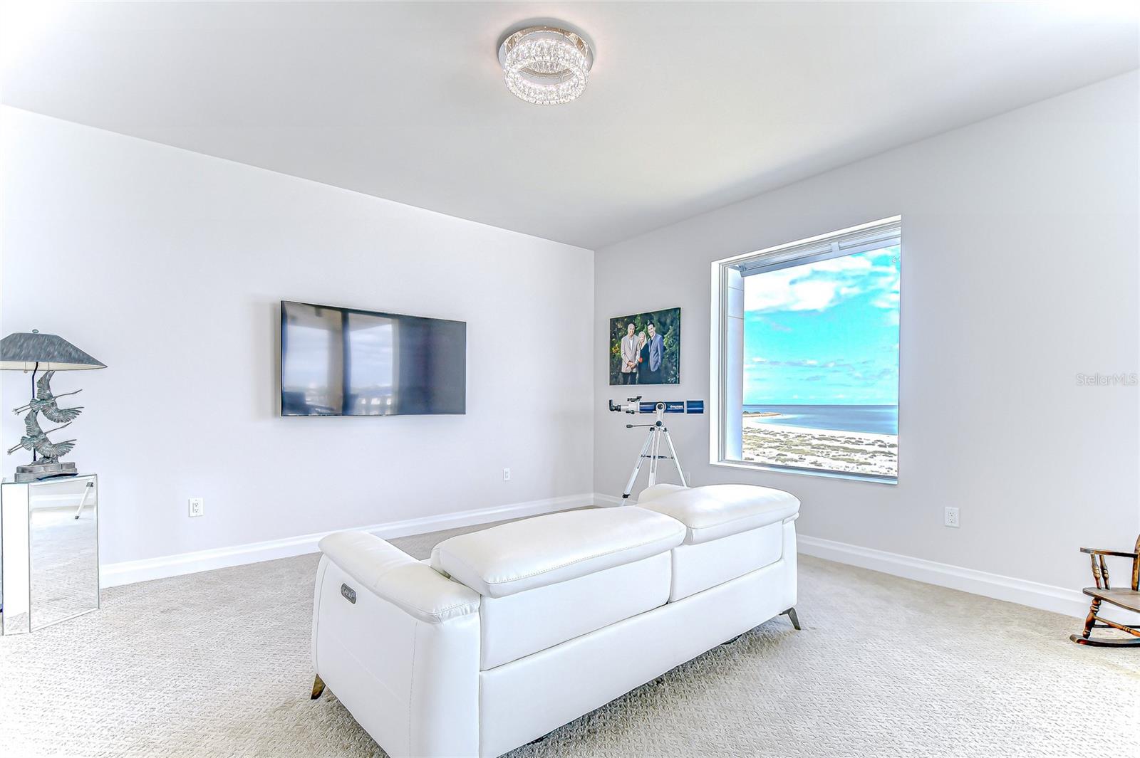 TB8434390 Property Photo