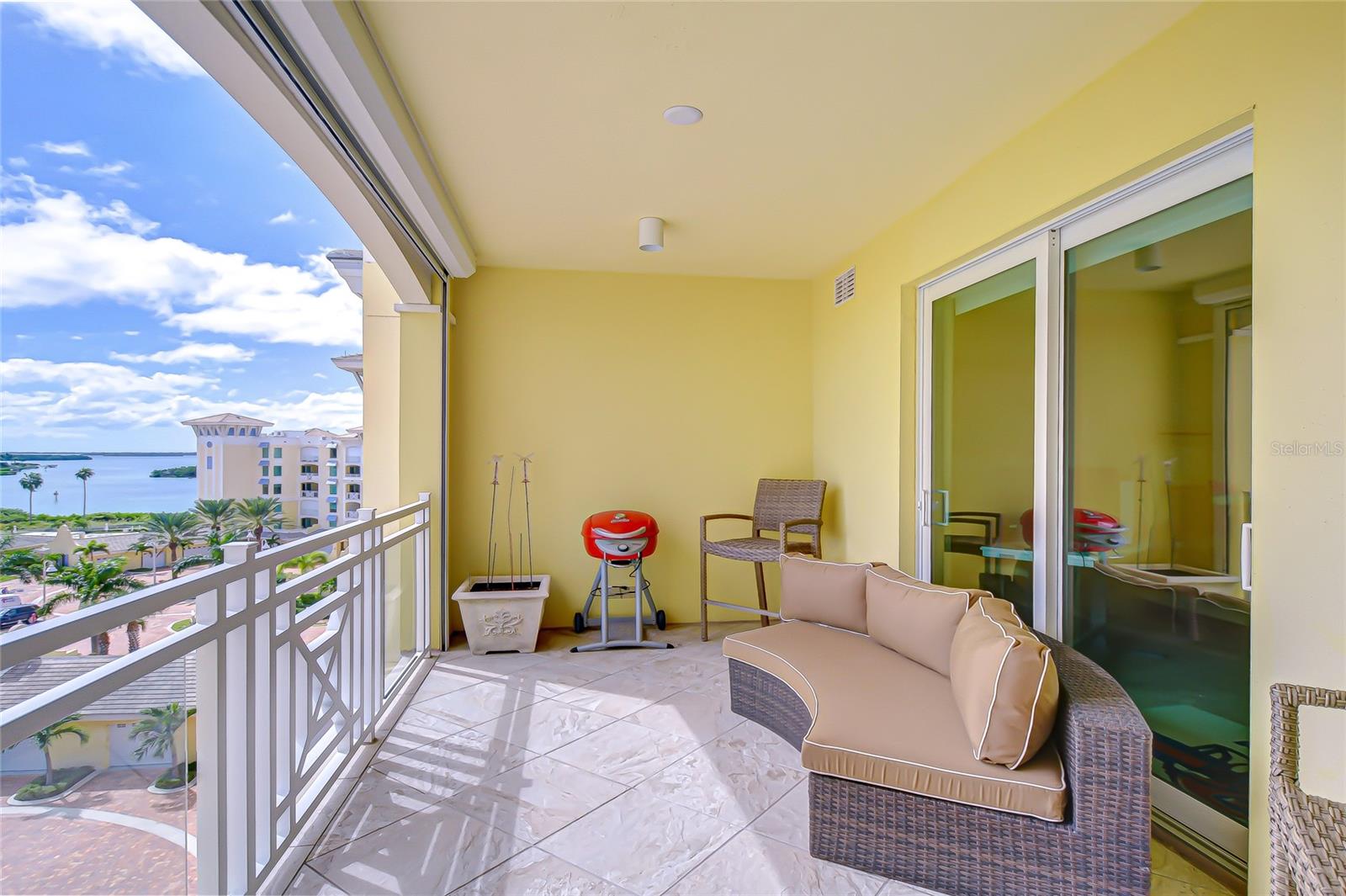 TB8434390 Property Photo