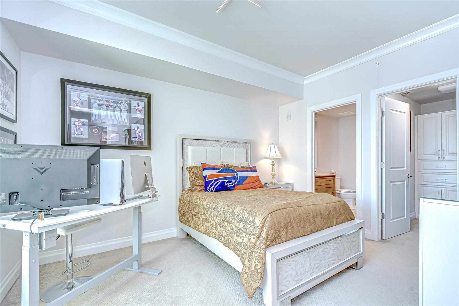 TB8434390 Property Photo