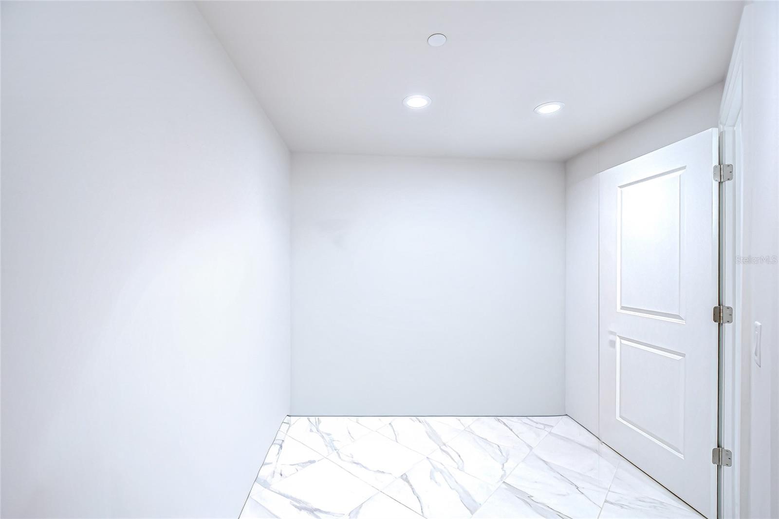 TB8434390 Property Photo