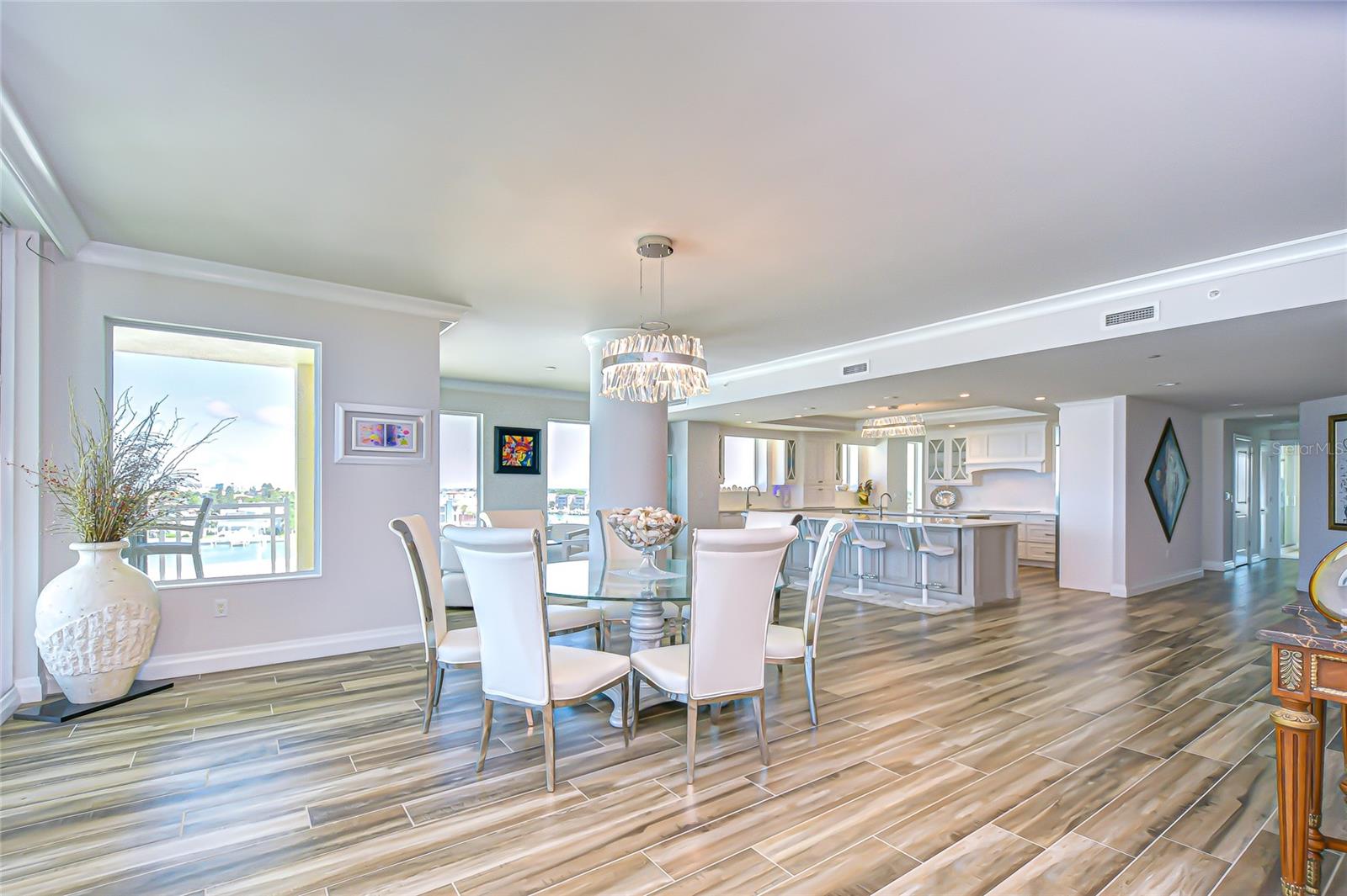 TB8434390 Property Photo