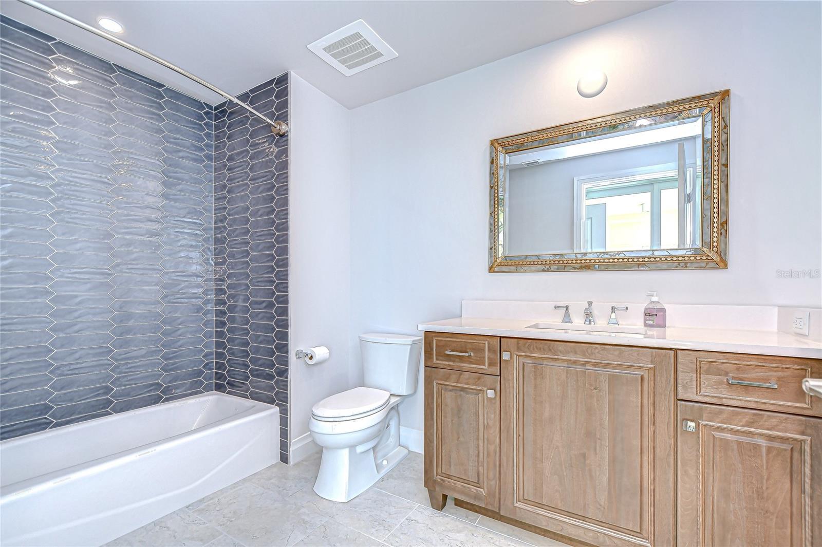 TB8434390 Property Photo