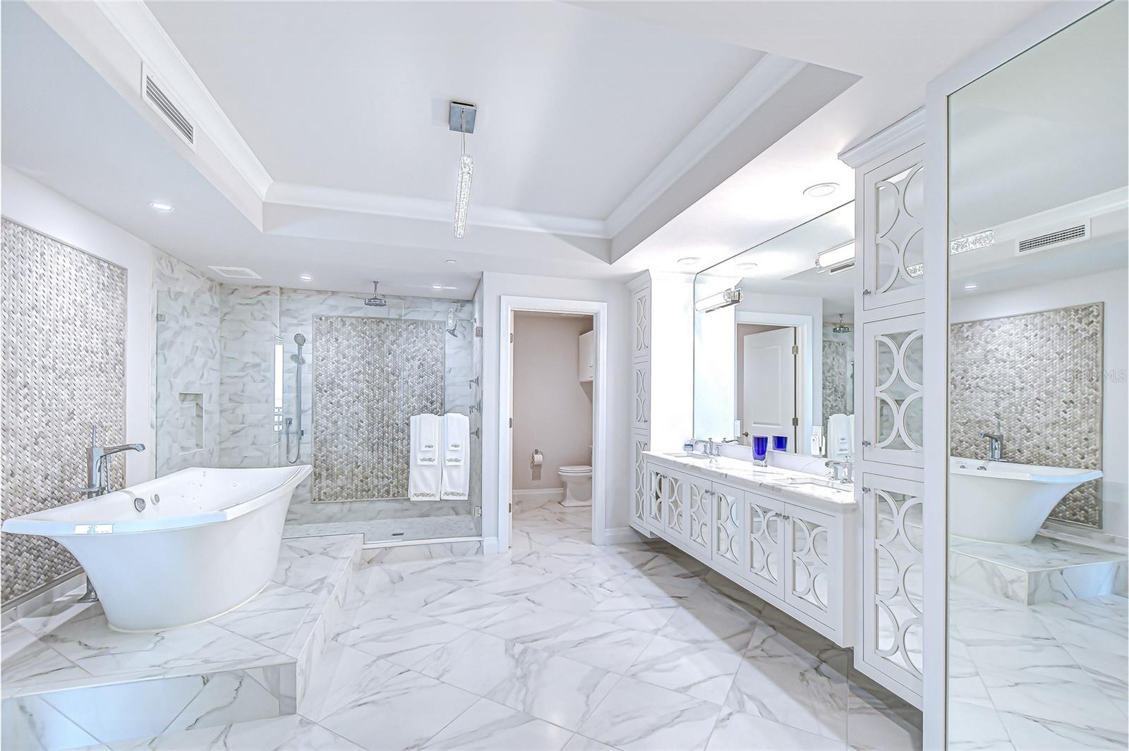 TB8434390 Property Photo