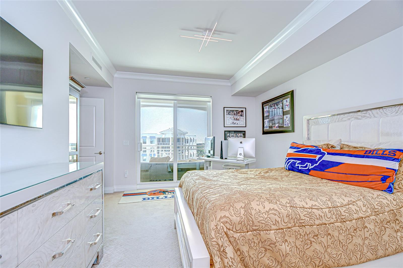 TB8434390 Property Photo