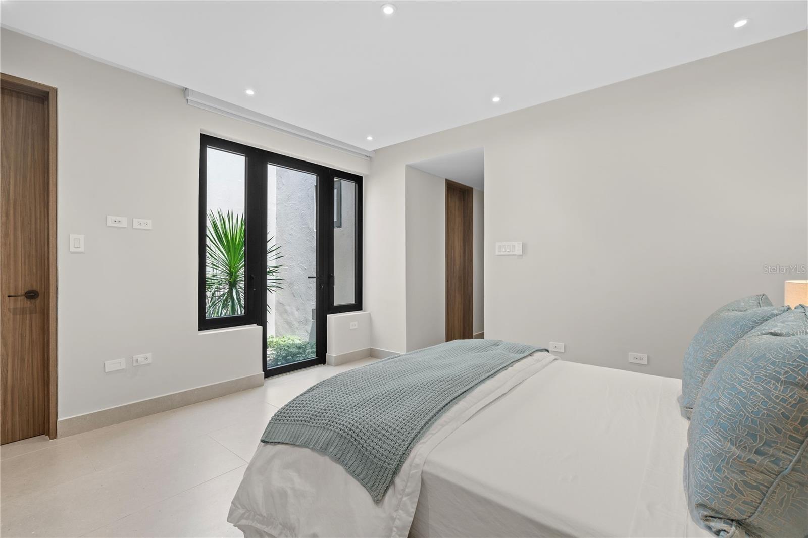 PR9116482 Property Photo