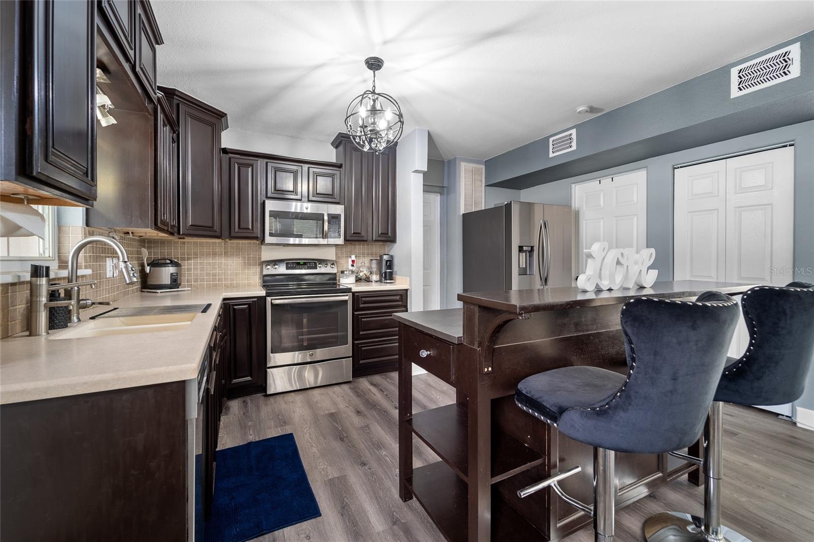 TB8434679 Property Photo