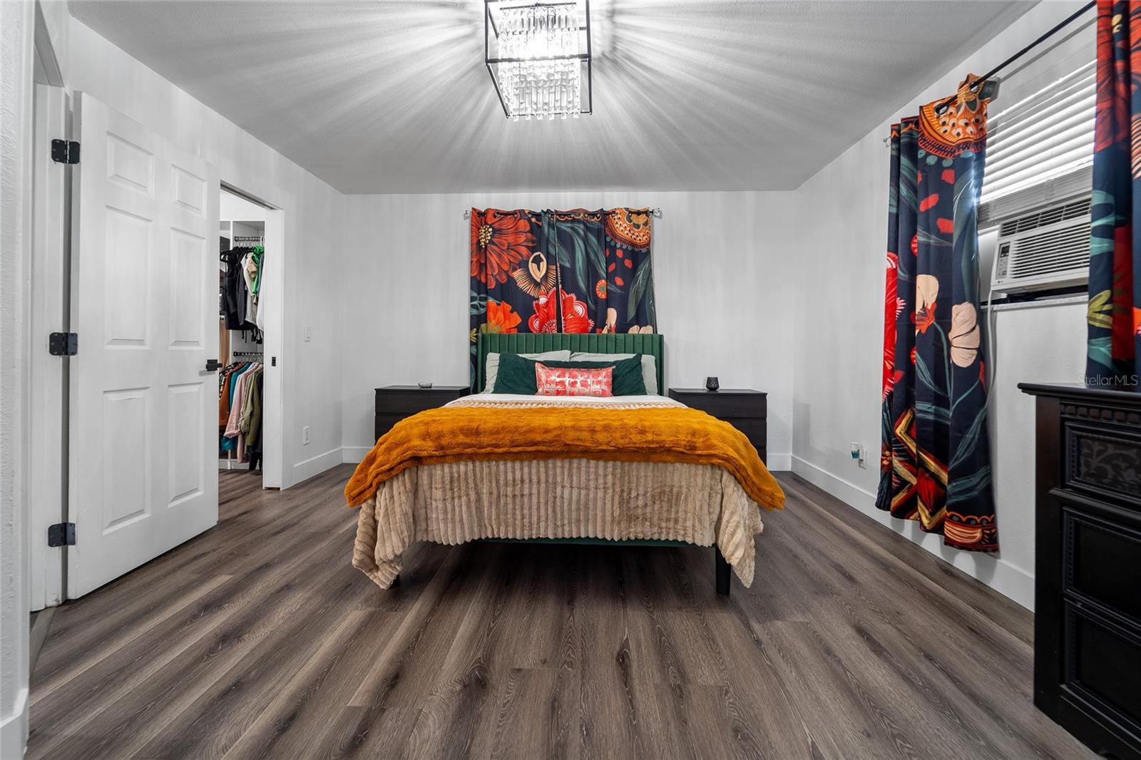 TB8434679 Property Photo