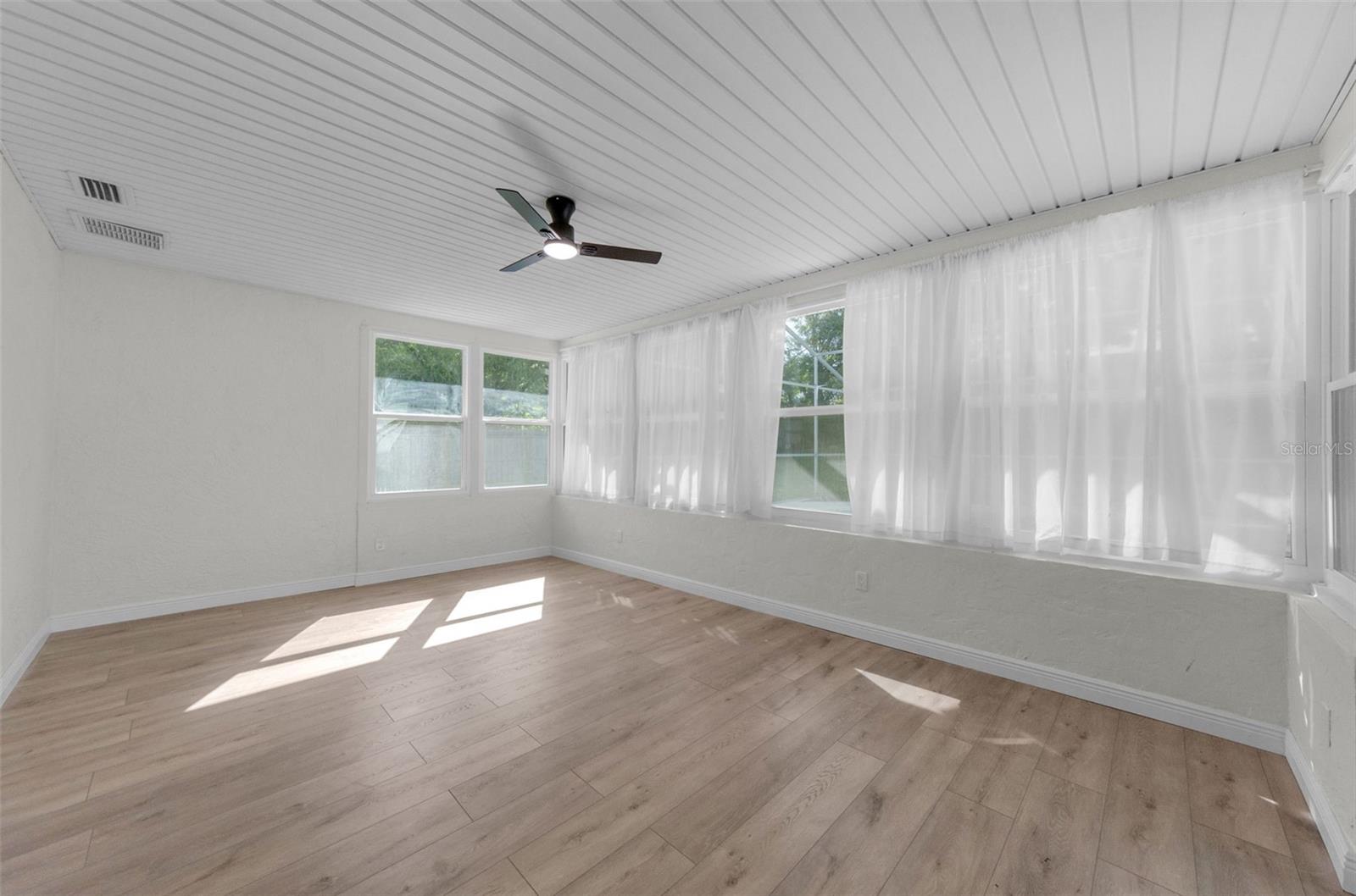 HUGE SPACE, AIR CONDITIONED