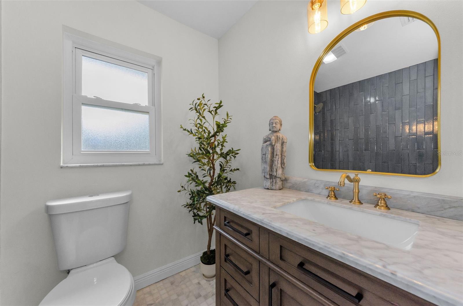 STUNNING PRIMARY BATH, NEW VANITY, QUARTZ TOPS, NEW MIRROR, LIGHTING, TOILET