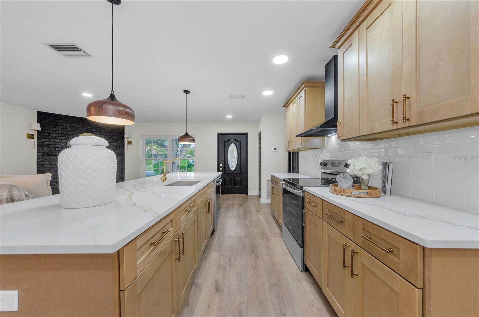 GORGEOUS NEW CABINETS!