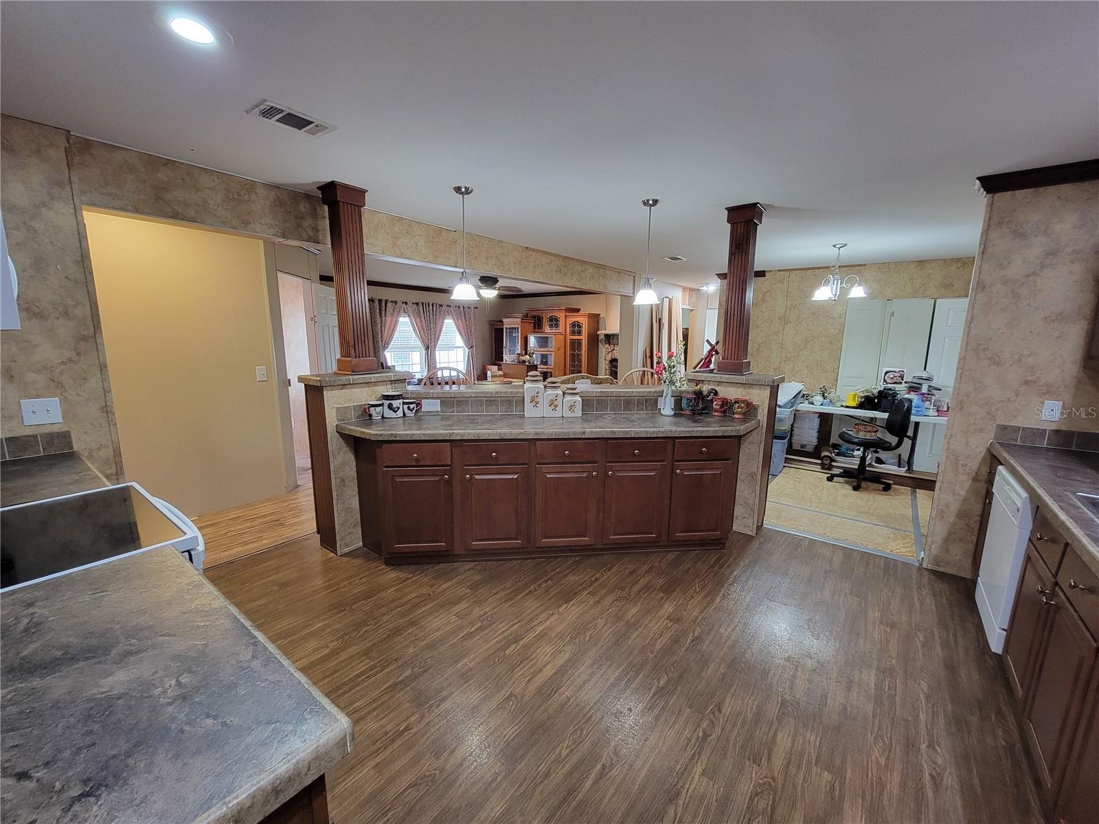 O6349895 Property Photo