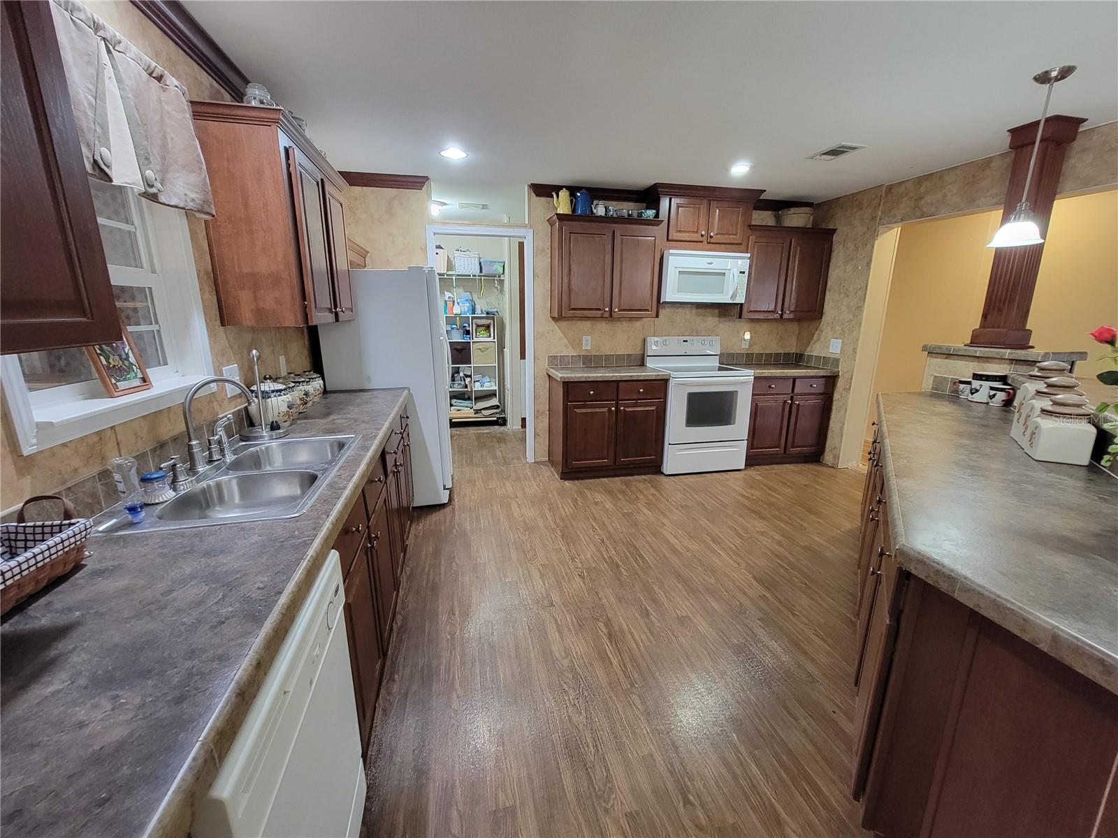 O6349895 Property Photo