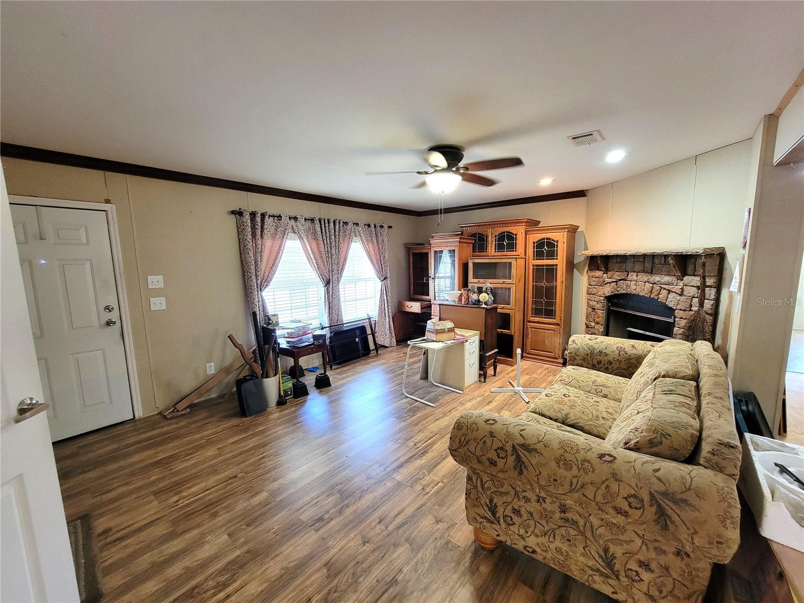 O6349895 Property Photo