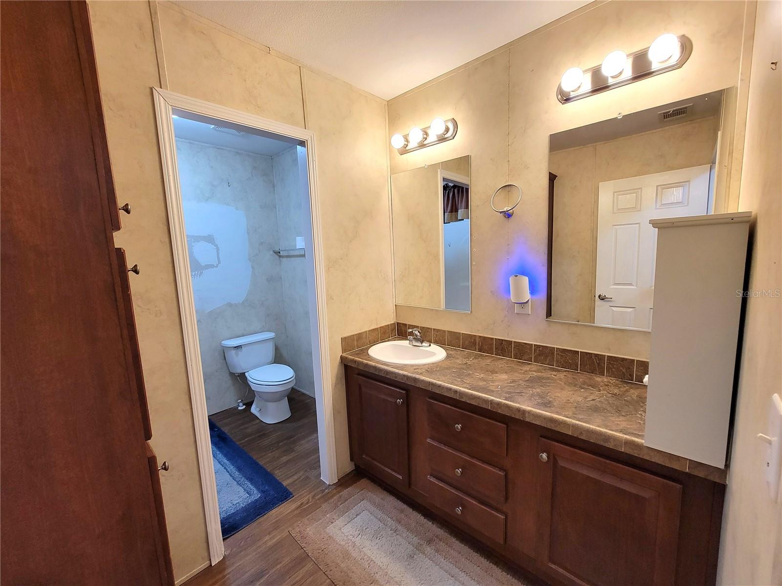 O6349895 Property Photo