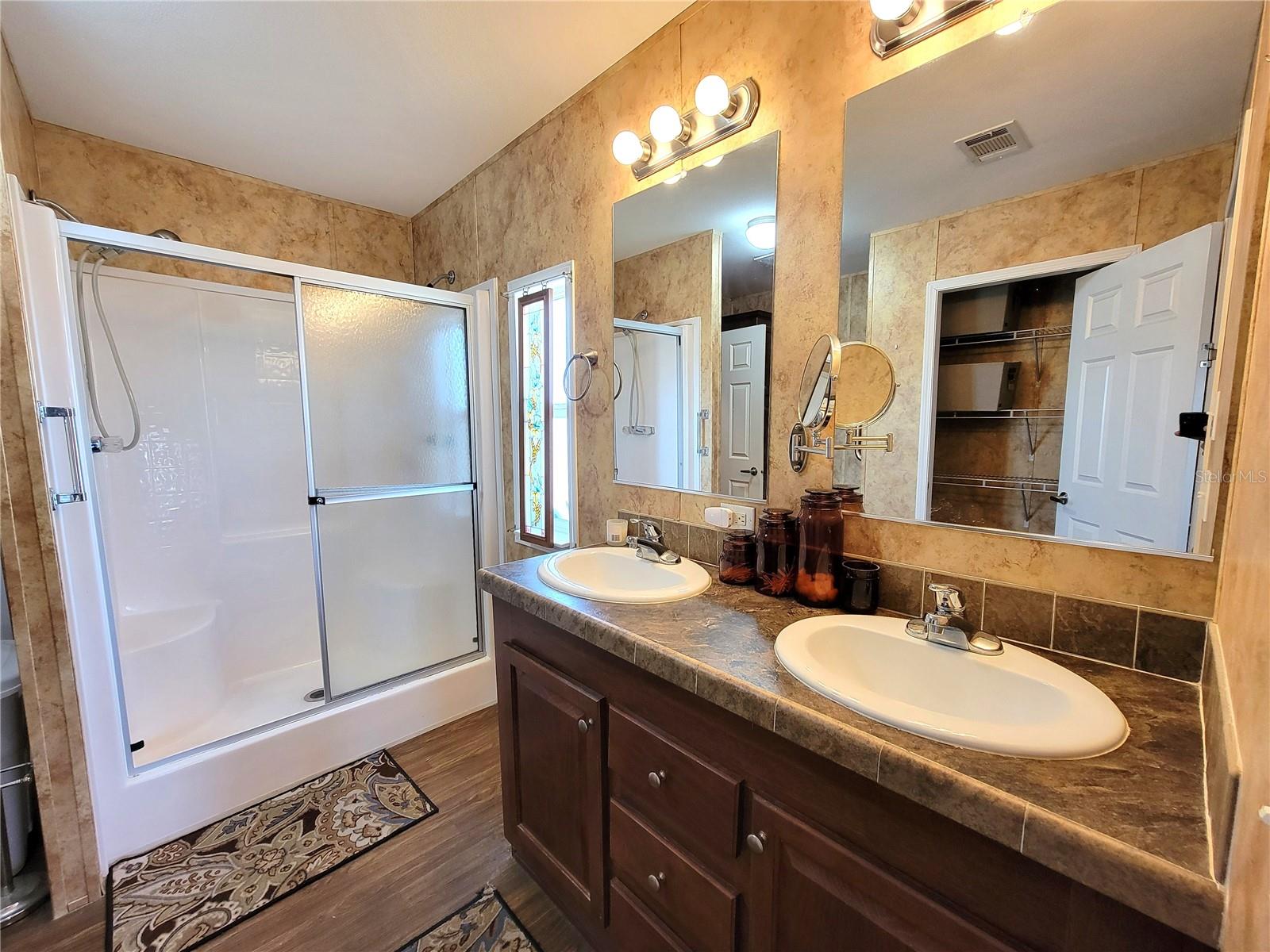 O6349895 Property Photo