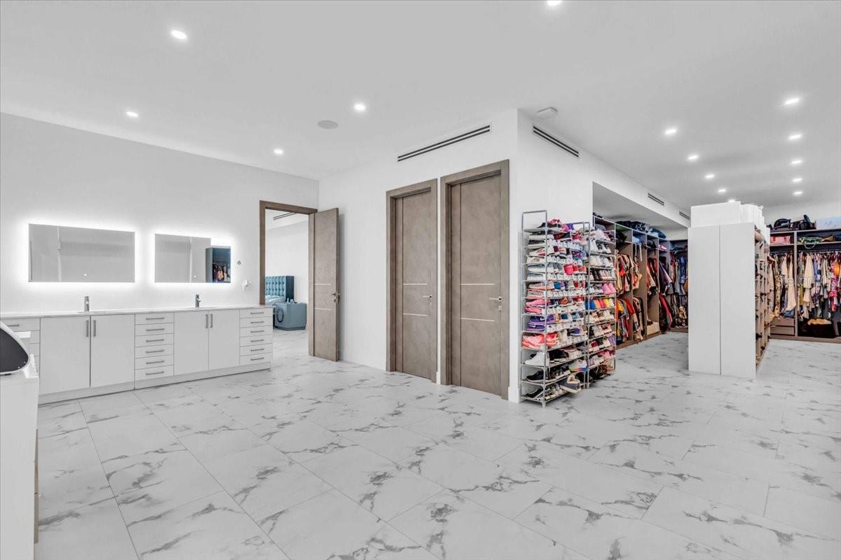 A4667415 Property Photo