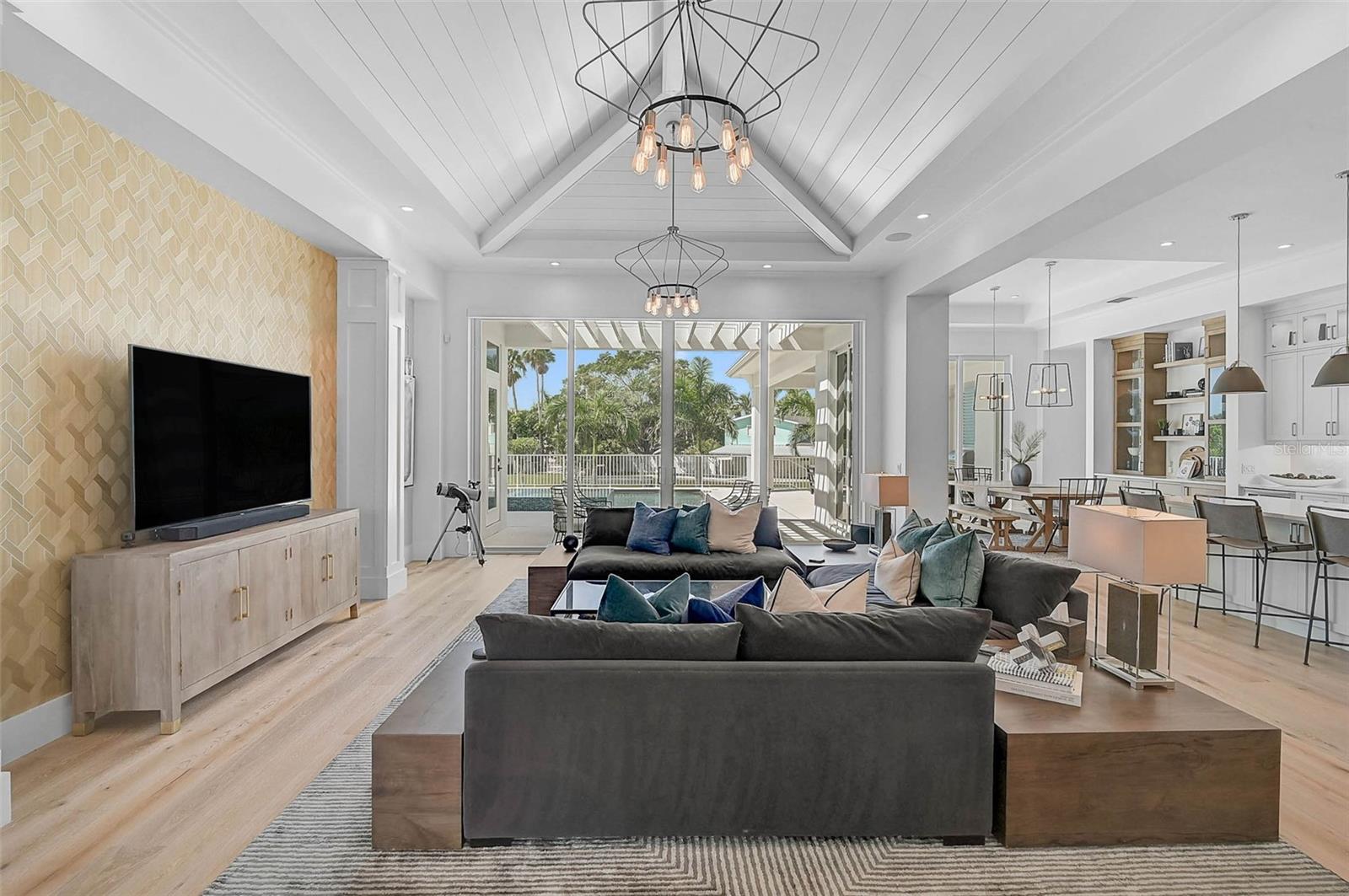 A4667422 Property Photo