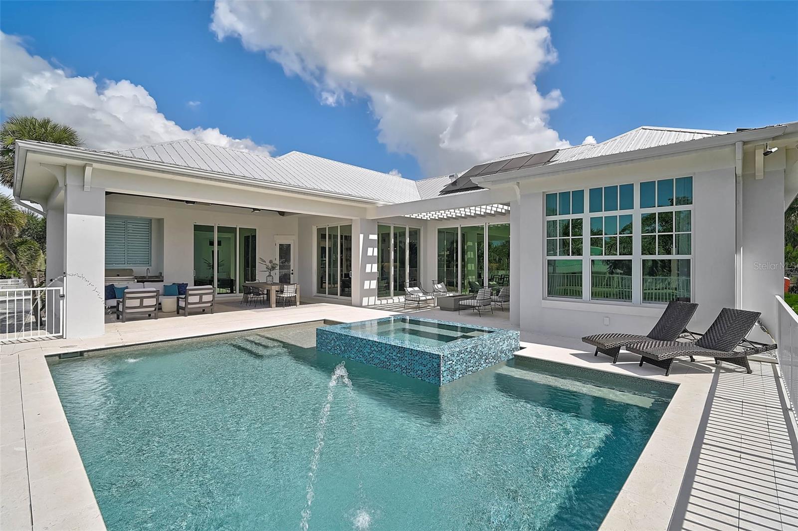 A4667422 Property Photo