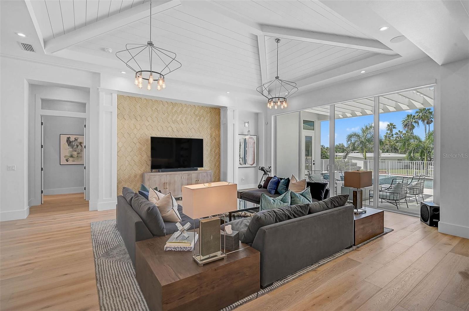 A4667422 Property Photo